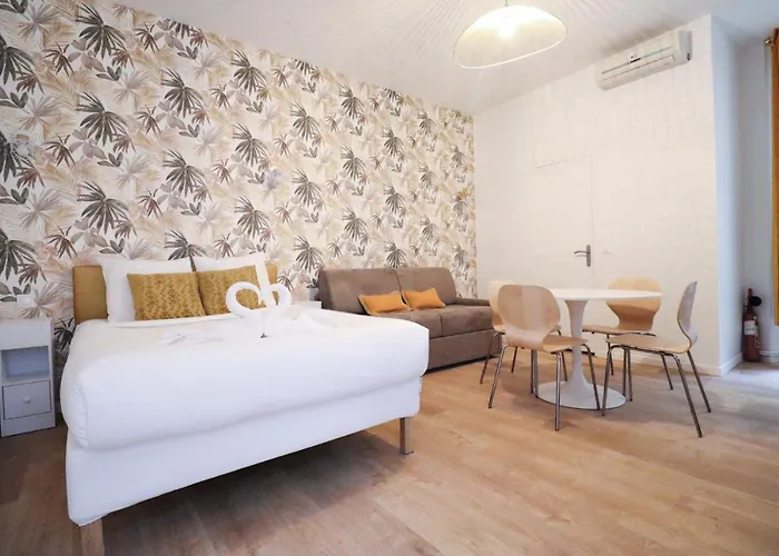 4pers#opera# Musee Du Louvre# Place Vendome#ac Paris